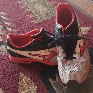 Used mens Mazuno running shoes